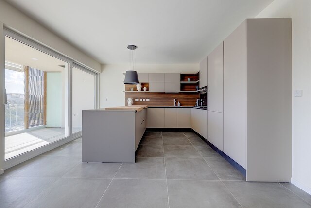 スタニング 3 ベッドルーム  アパートメント ウィズ マリーナ ビューズ