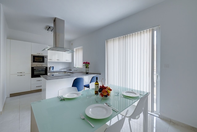 スペーシャス  アパートメント ステップス トゥ ザ プロムナード