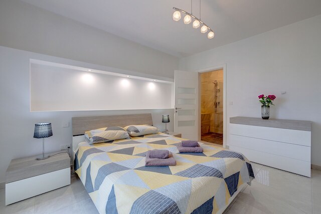 スペーシャス  アパートメント ステップス トゥ ザ プロムナード