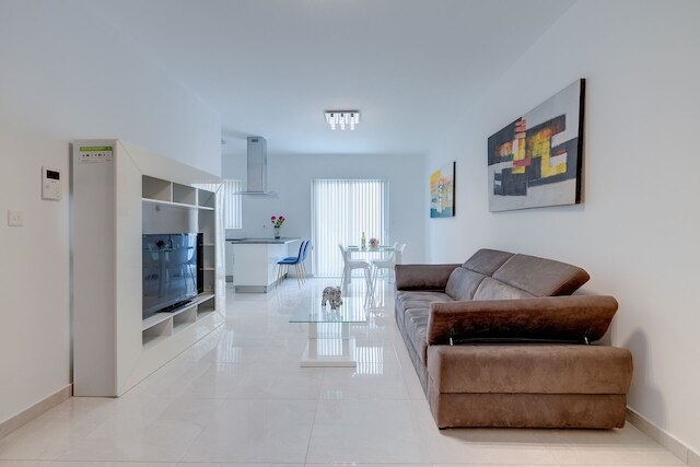 スペーシャス  アパートメント ステップス トゥ ザ プロムナード