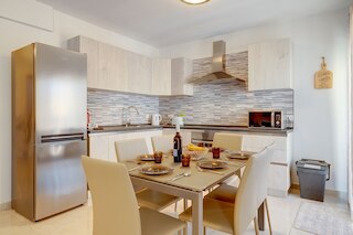 スタイリッシュ ブライト アンド アリー アパート イン セントラル ブギバ