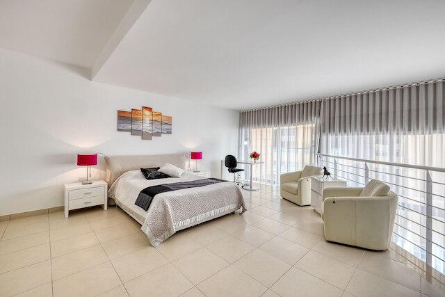 デュプレックス ラグジュアリー  アパートメント イン ポルトマソ ウィズ プール