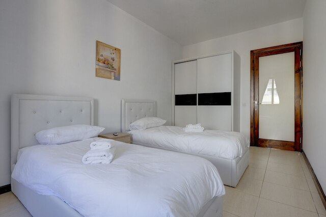 モダン 3 ベッドルーム  アパートメント イン ザ センター オブ スリマ