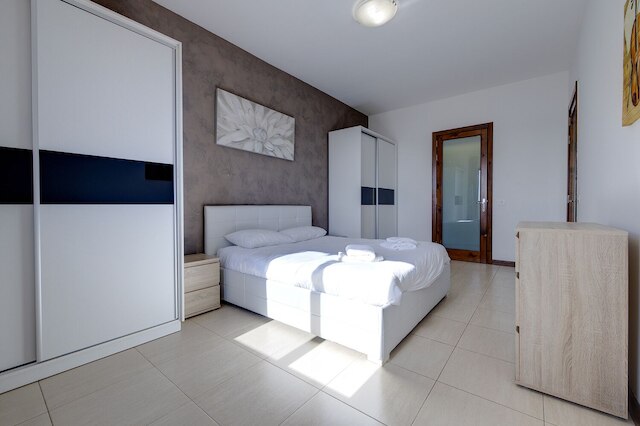 モダン 3 ベッドルーム  アパートメント イン ザ センター オブ スリマ