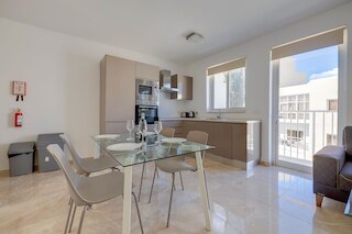 モダン 2 ベッドルーム アパートメント イン セントラル セント ジュリアンズ