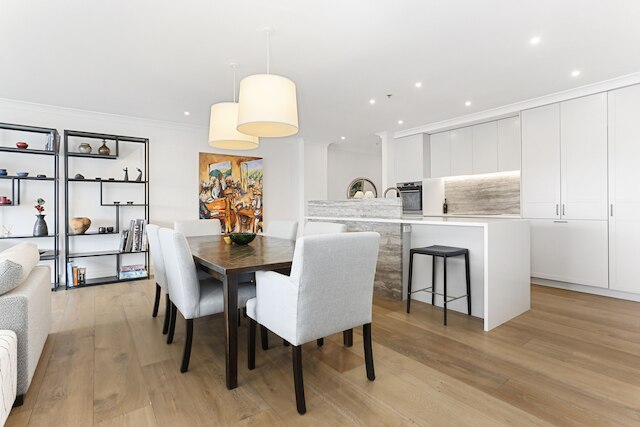 光があり広々とした素晴らしい港の眺め