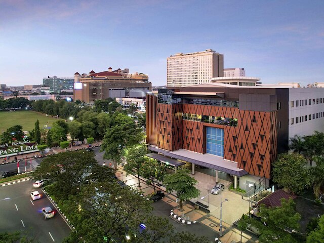 イビス スタイルズ スマラン シンパン リマ