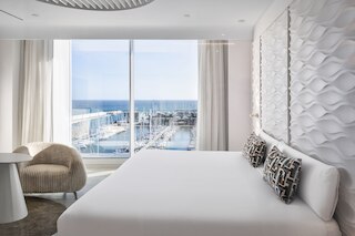 ホテル マリーナ バダロナ