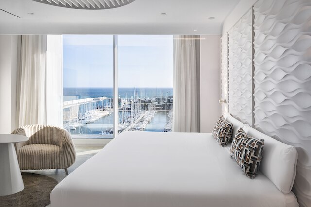 ホテル マリーナ バダロナ