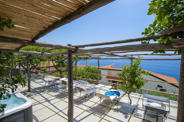 カーサ イル リッチョ - ハウス ウィズ ガーデン アンド ブレステイキング ビュー