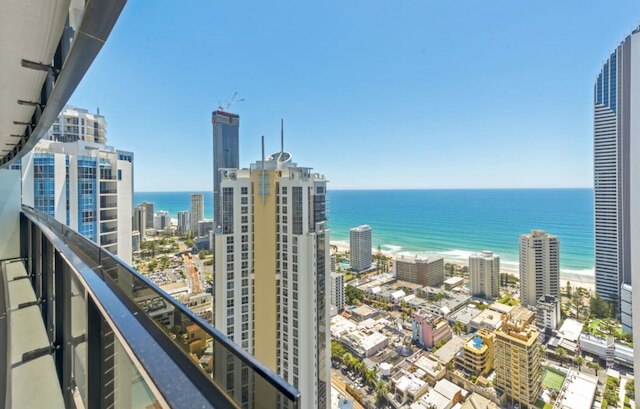 サークル・オン・キャヴィル - カーストレット