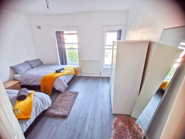 チャーミング 4 ベッド ハウス イン マンチェスター