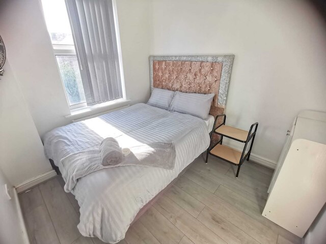 チャーミング 4 ベッド ハウス イン マンチェスター