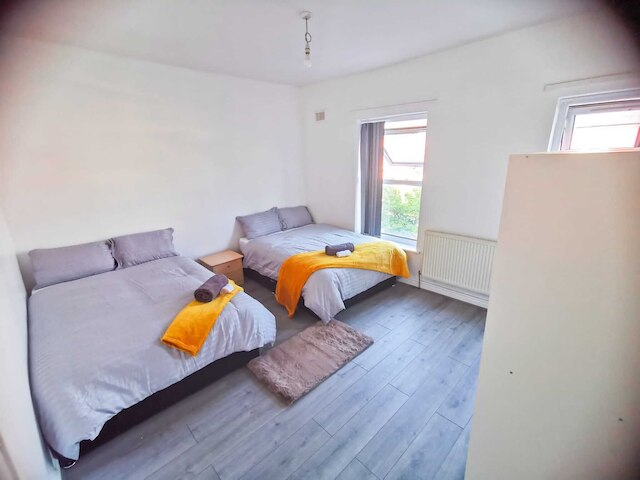 チャーミング 4 ベッド ハウス イン マンチェスター