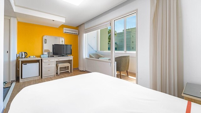 Jeju Honeycrown Hotel