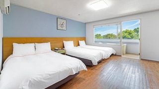 Jeju Honeycrown Hotel