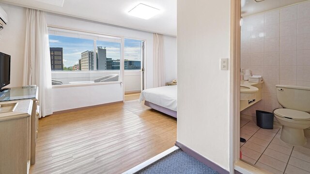 Jeju Honeycrown Hotel