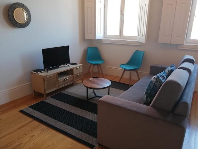 ダウンタウン クレリゴス ウィズ リバー ビュー by Vacationy