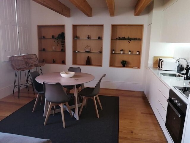 ダウンタウン クレリゴス ウィズ リバー ビュー by Vacationy