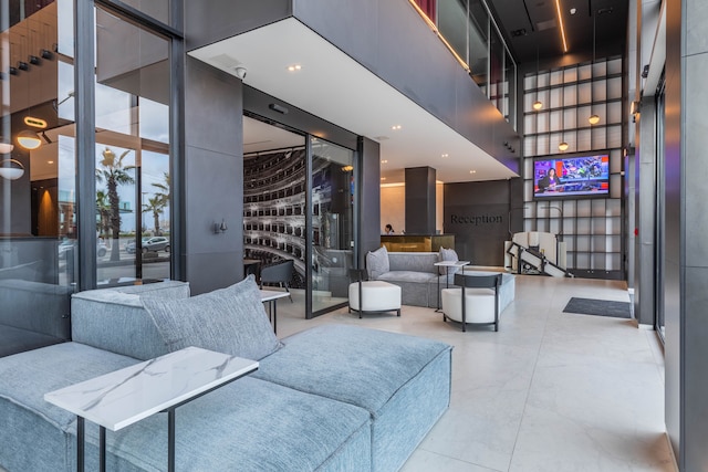 ヴェルディ グジラ プロムナード