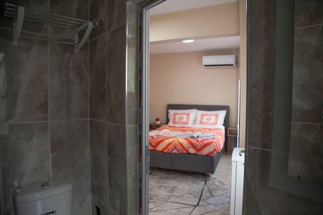 アザド・ホームズ・クムカピ54