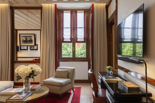 ポートレイトミラノ - ルンガルノコレクション