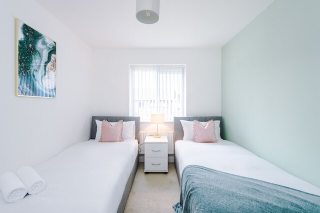 4ベッドルーム3バスルームコントラクターホームMCR