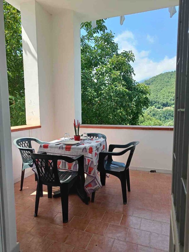 ア リフュージ ビトウィーン グリーン アンド ブルー