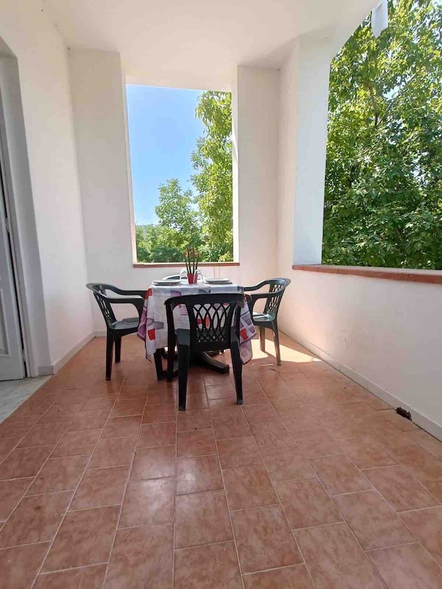 ア リフュージ ビトウィーン グリーン アンド ブルー