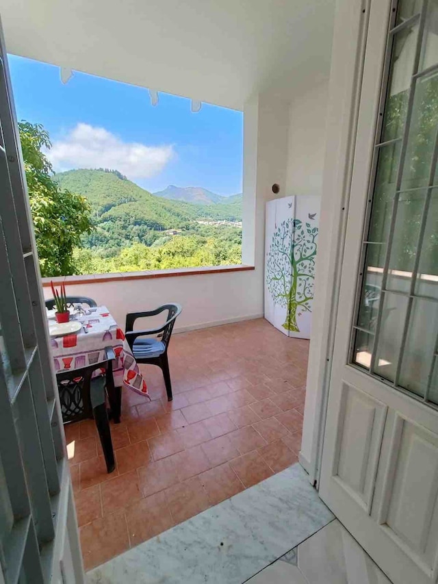 ア リフュージ ビトウィーン グリーン アンド ブルー