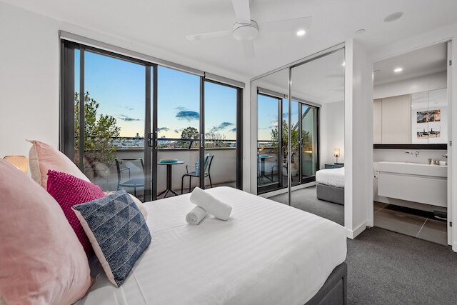 ステイセントラル - イーストブランズウィックペントハウスウィズスタディ