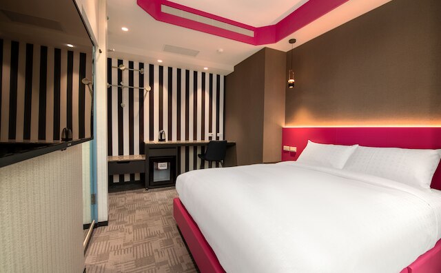 Royal Group Hotel  Xiong Zhong  Branch