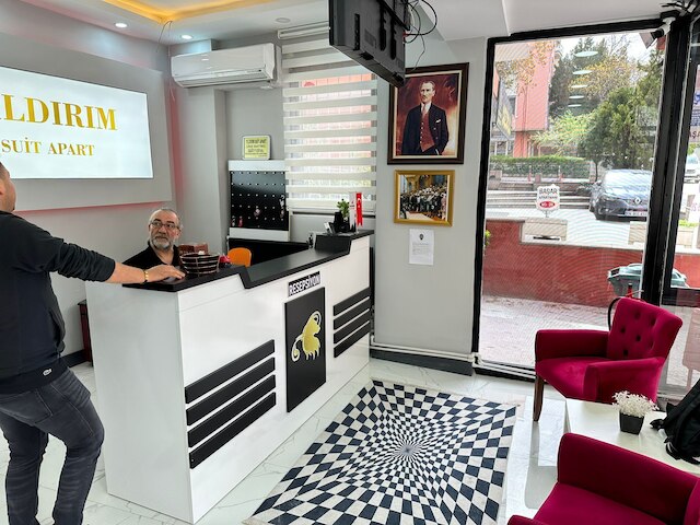 ユルドゥルム スィート アパート ホテル