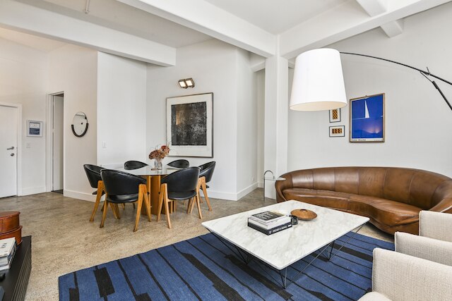 ブリトマートのエレガントでモダンな空間