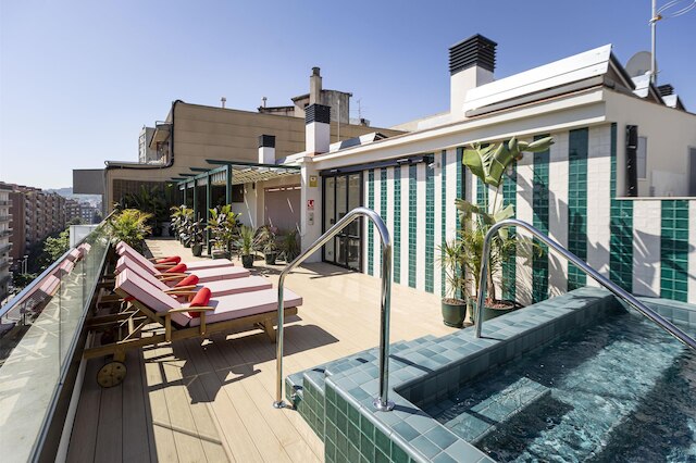 ヴィア サンツ ホテル バルセロナ タペストリー コレクション バイ ヒルトン