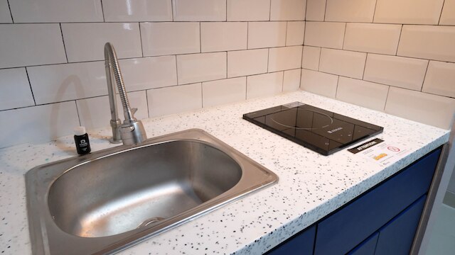 ホーミー アンド タィディ スタジオ アット タマン メラティ スラバヤ アパートメント