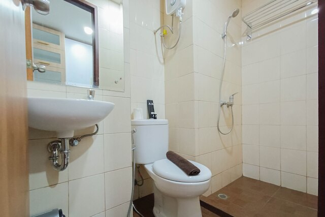 ホワイト アンド コージー スタジオ アット ヴィダ ビュー マカッサル  アパートメント