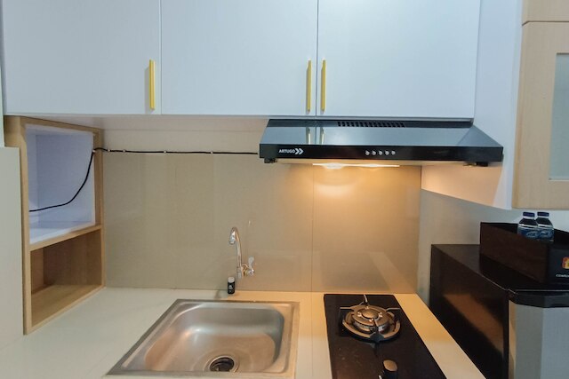 ホワイト アンド コージー スタジオ アット ヴィダ ビュー マカッサル  アパートメント