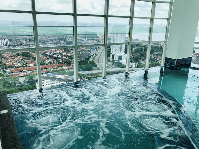 トライ タワー バイ アントラーゾーン