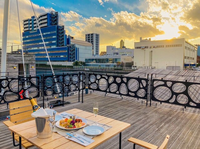 PETALS TOKYO - Floating Hotel