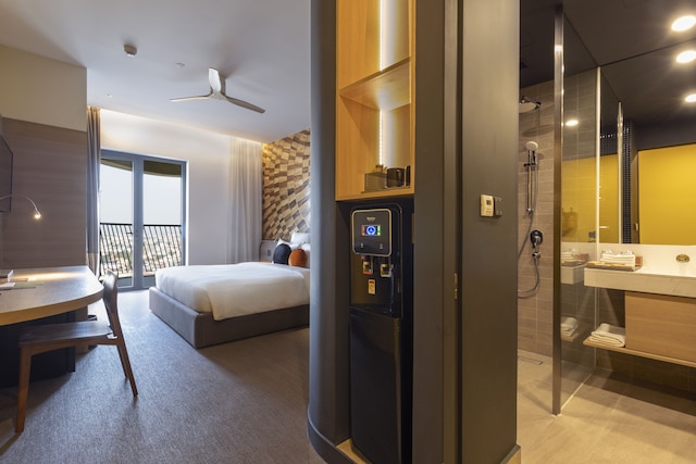 サン＆ムーン、リバーサイドホテル