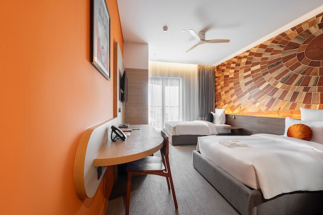 サン＆ムーン、リバーサイドホテル