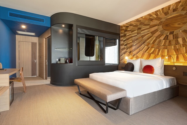 サン＆ムーン、リバーサイドホテル