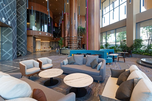 サン＆ムーン、リバーサイドホテル