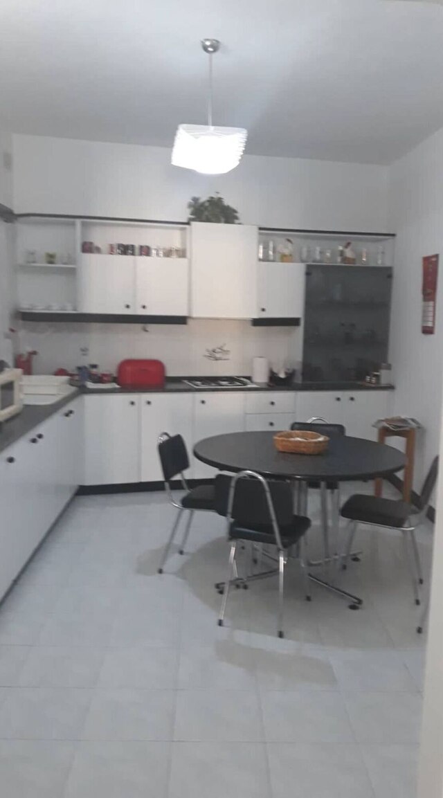 マルサスカラ ニア シー ベリー ブライト アパート