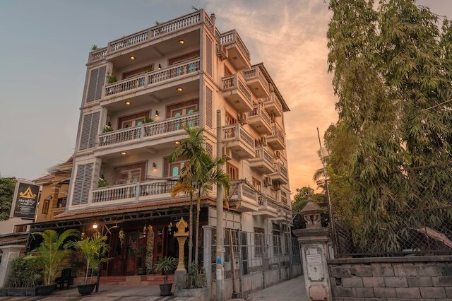 キングス・ラグジュアリーホテル