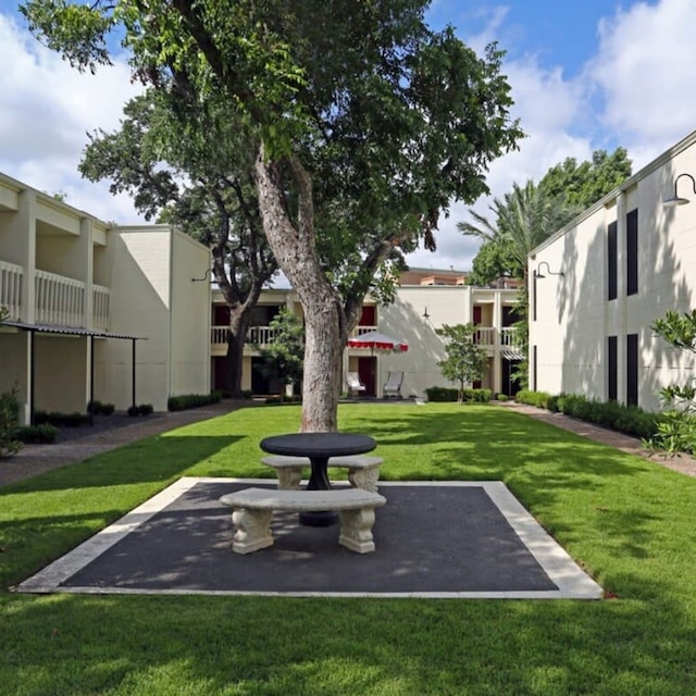 シック 2 ベッドルーム ニア トライアングル ウィズ キング ベッズ ファスト  WiFi