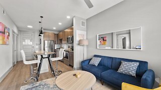 モダン 1 ベッドルーム キング スイート クロース トゥ ダウンタウン ウW ファスト  WiFi