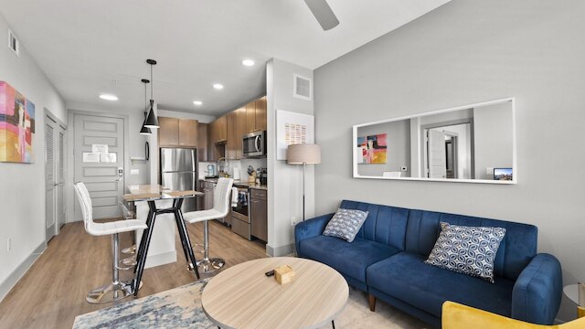 モダン 1 ベッドルーム キング スイート クロース トゥ ダウンタウン ウW ファスト WiFi