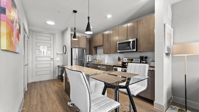 モダン 1 ベッドルーム キング スイート クロース トゥ ダウンタウン ウW ファスト WiFi